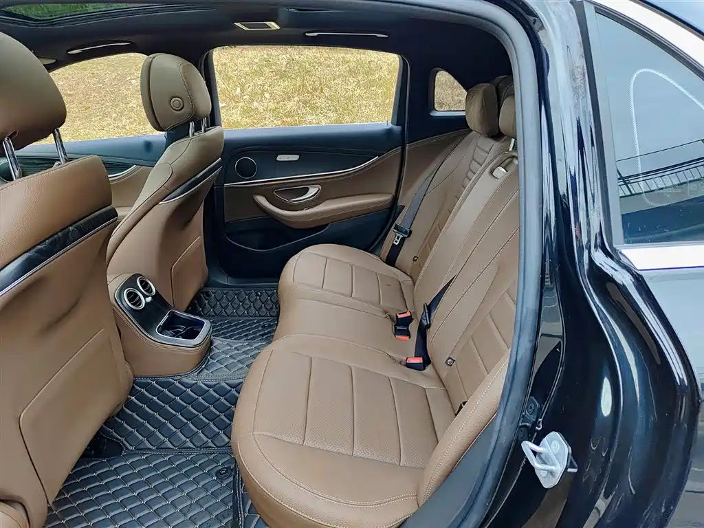 Mercedes-Benz E-Class 2023 E 260 L Sport фото 8