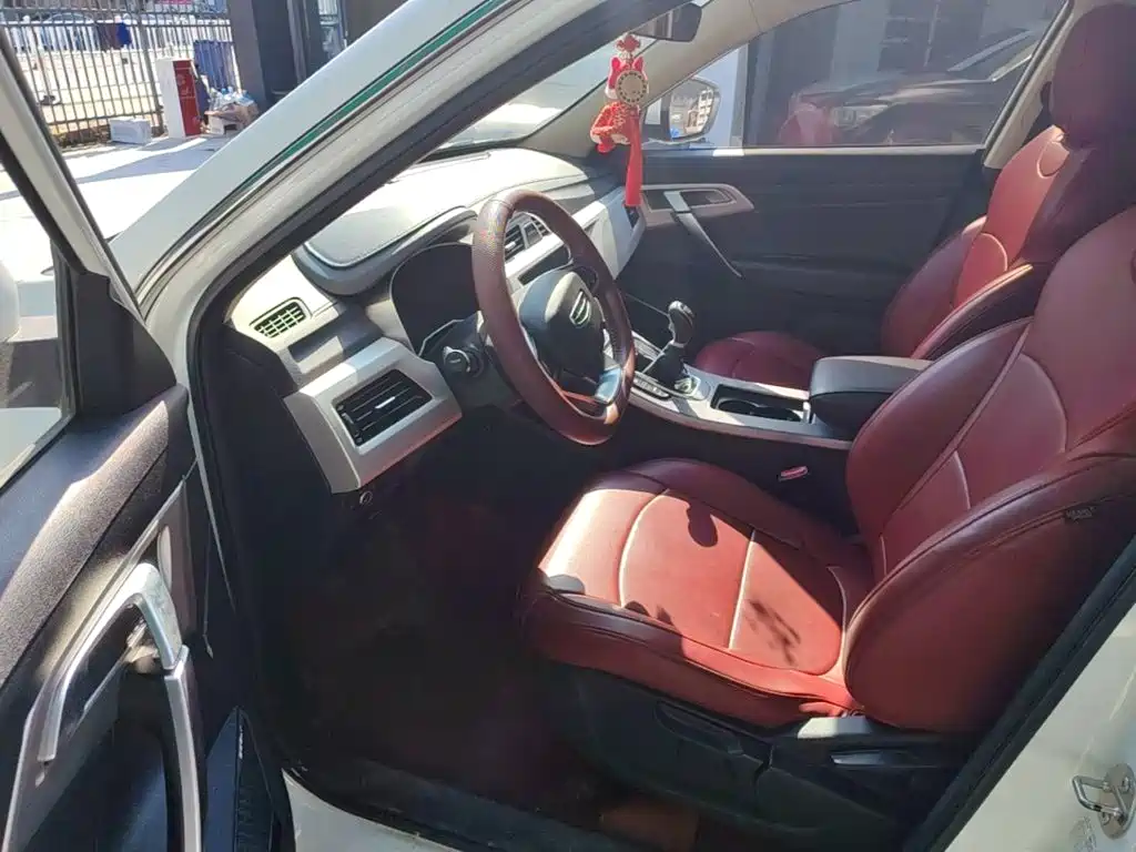 Photo 15 - Geely Atlas