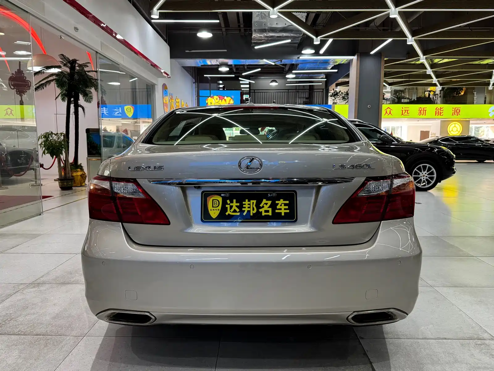 Фото 16 - Lexus LS