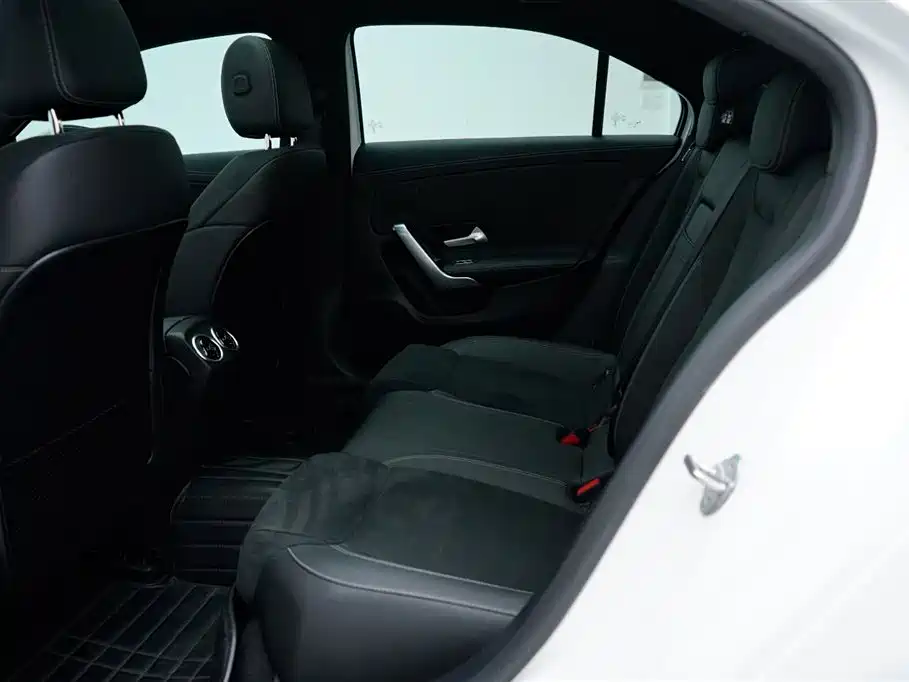 Mercedes-Benz A-Class 2019 A 200 L Sport Sedan фото 6