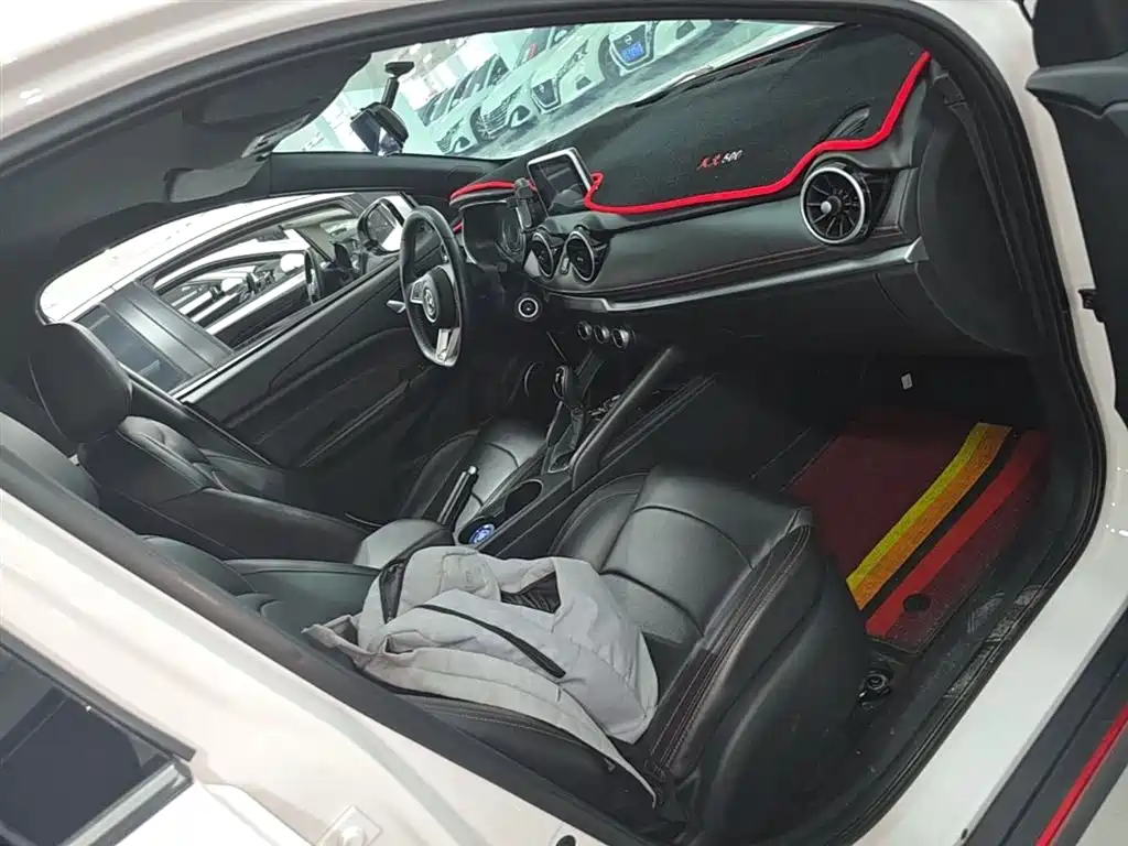 Dongfeng Fengguang Fengon 500 2022 2022 1.5L CVT Enjoyment Edition