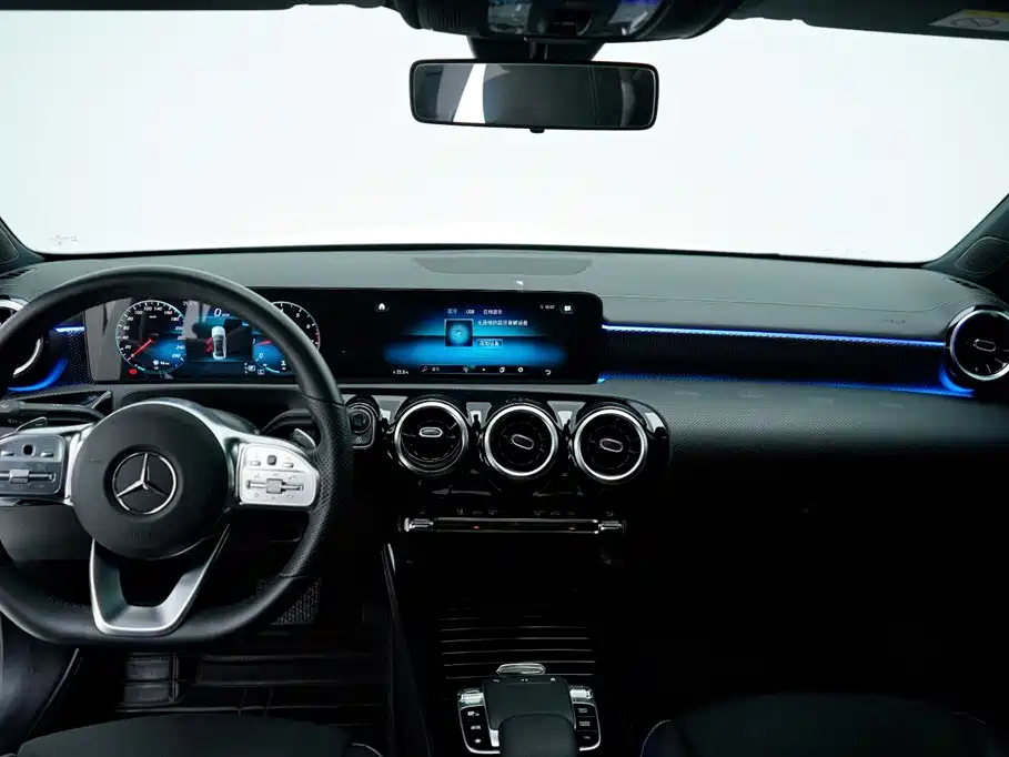 Mercedes-Benz A-Class 2019 A 200 L Sport Sedan фото 3