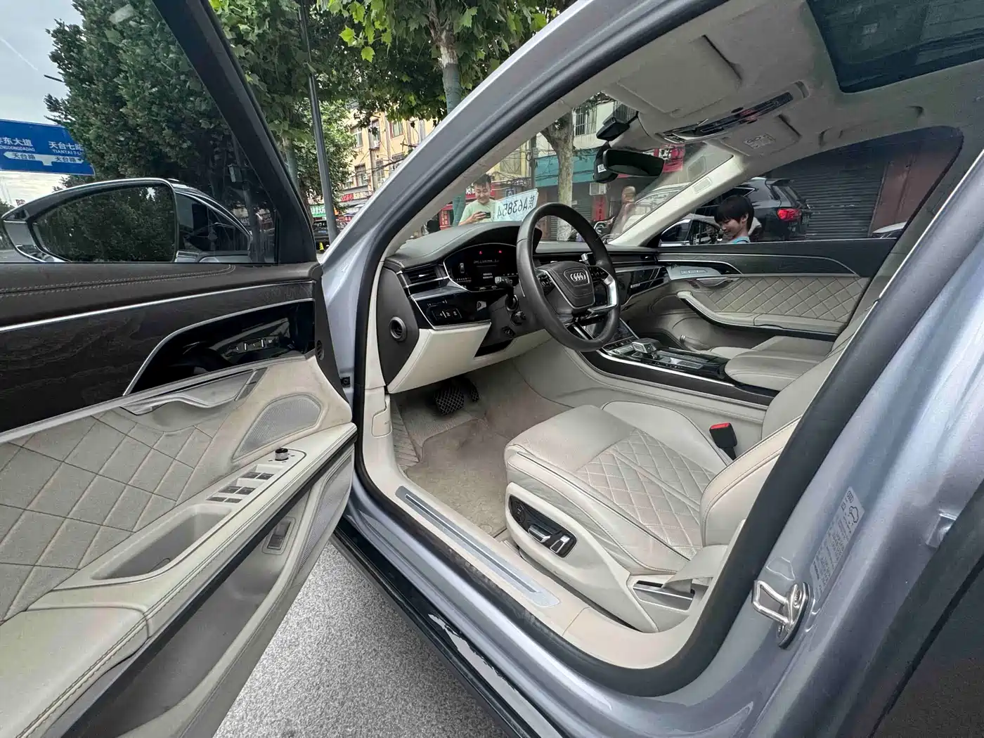 Audi A8 2022 A8L Horch Founder Edition Two-Tone Collector фото 6