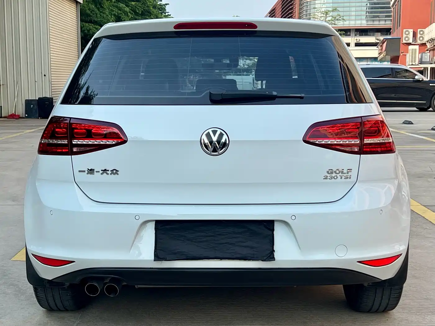 Volkswagen Golf 2017 230TSI Auto Luxury Millionth Anniversary Edition фото 4