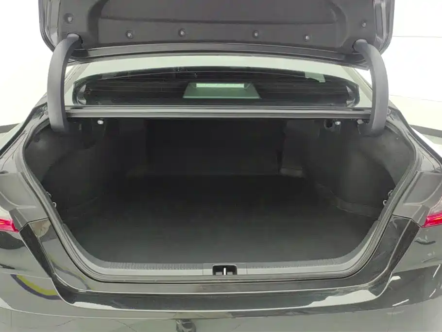 Toyota Camry 2024 Hybrid 2.0HGVP Luxury Edition фото 4