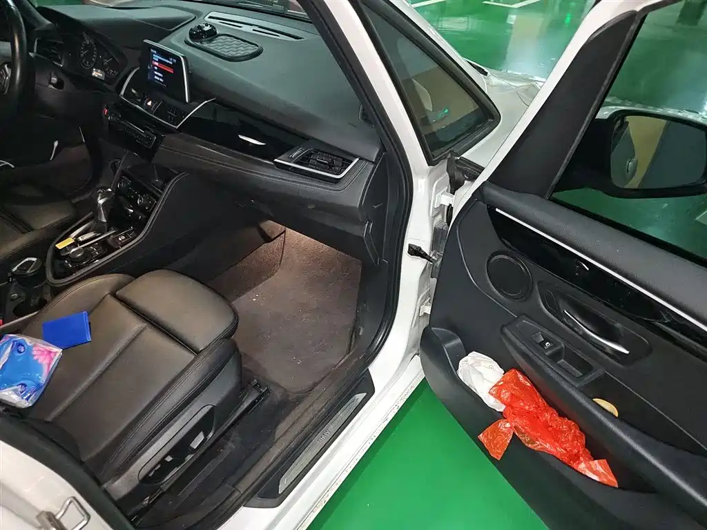 BMW 2 Series Gran Tourer 2015 218i Sport Design Package фото 21