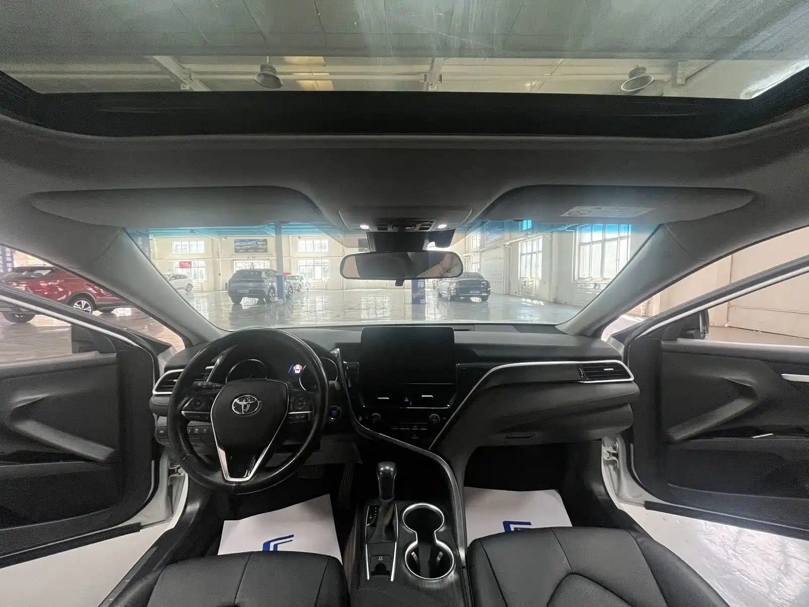 Фото 8 - Toyota Camry