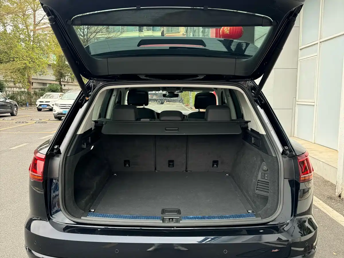 Volkswagen Touareg 2022 3.0TSI Rui Xiang Edition Gloss Black Sport Package фото 22