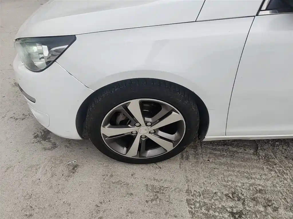 Peugeot 308S 2015 1.2T Auto Dynamic Edition фото 23