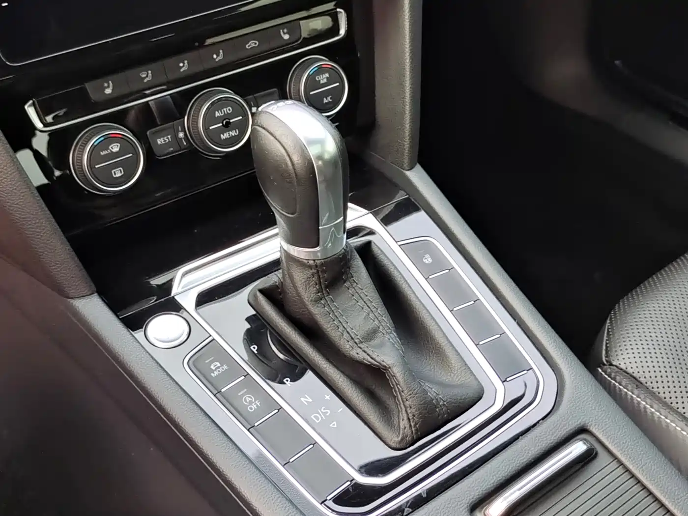 Volkswagen FAW-Volkswagen CC 2019 330TSI Charming Appearance (China V) фото 9