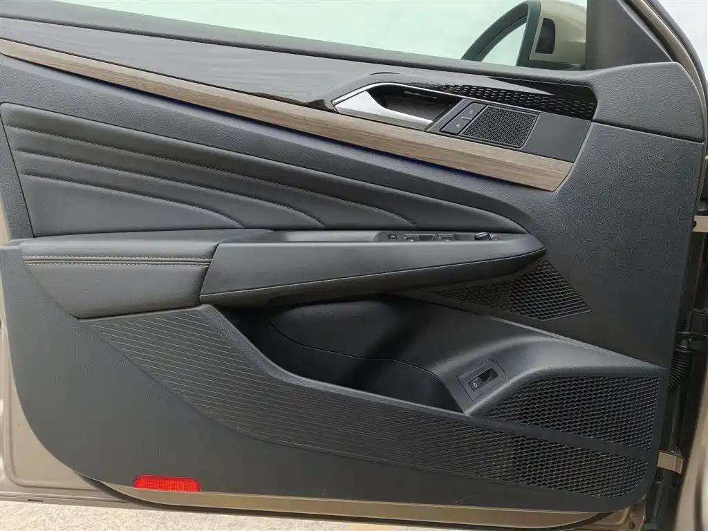 Volkswagen Passat 2019 330TSI Luxury Edition China VI фото 15
