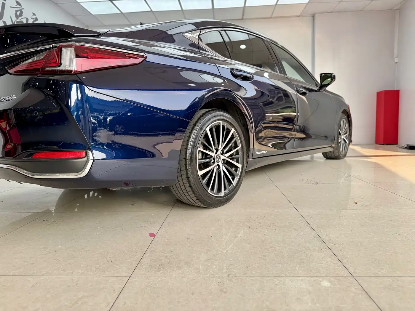 Lexus ES 2022 300h Ultimate Edition фото 22