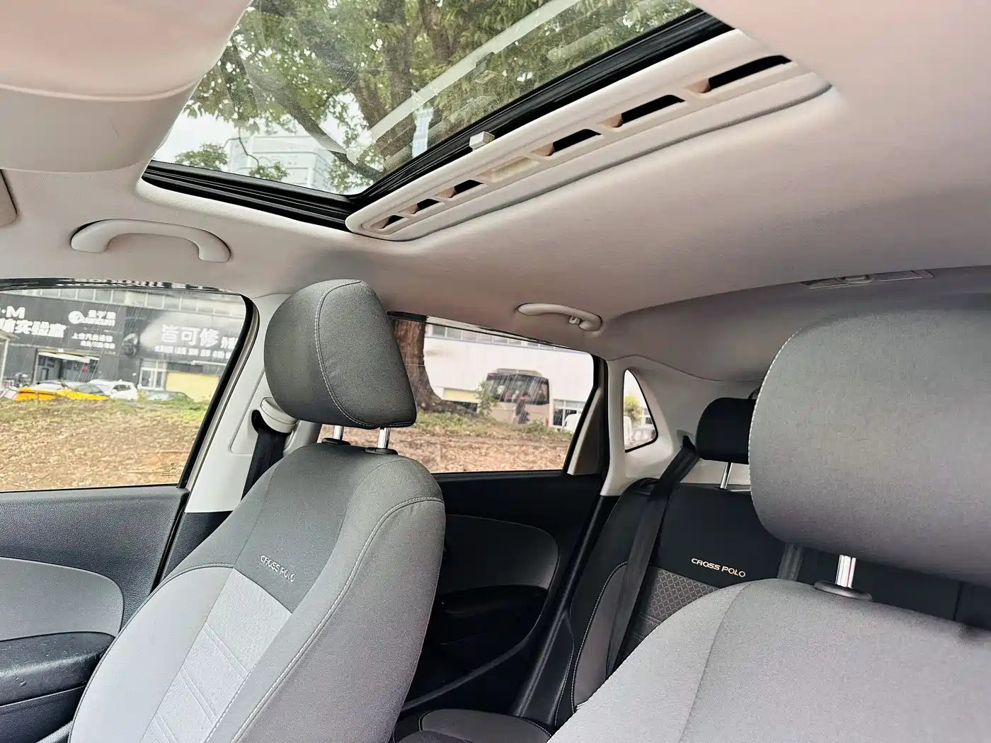 Volkswagen Polo 2014 1.6L Cross Polo Automatic фото 6