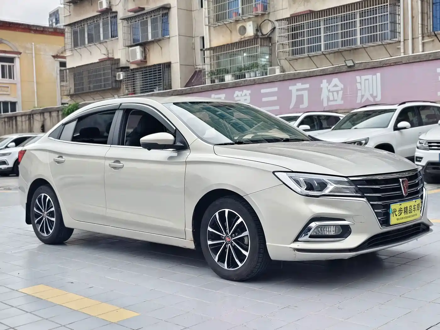 Photo 3 - Roewe i5