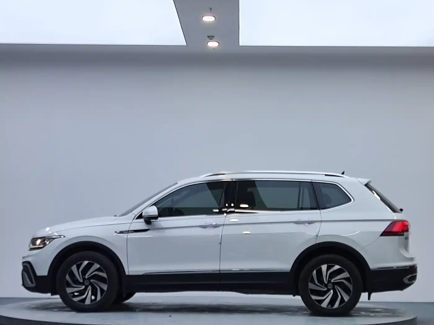 Volkswagen Tiguan L 2023 280TSI 2WD Trend Limited Edition фото 4