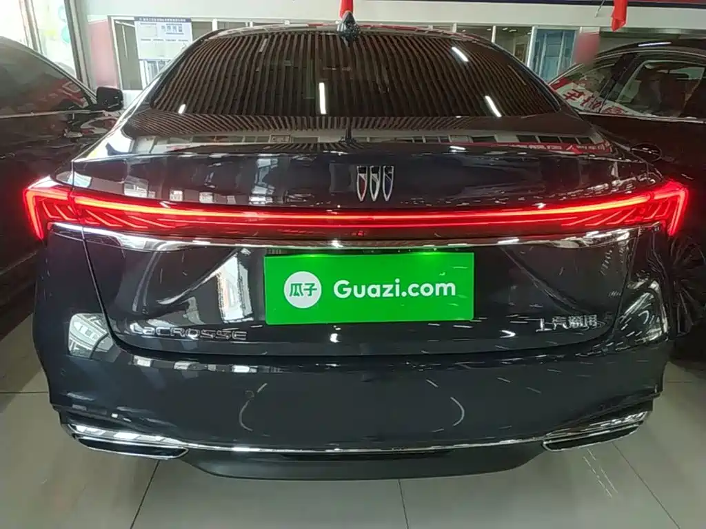 Photo 4 - Buick LaCrosse