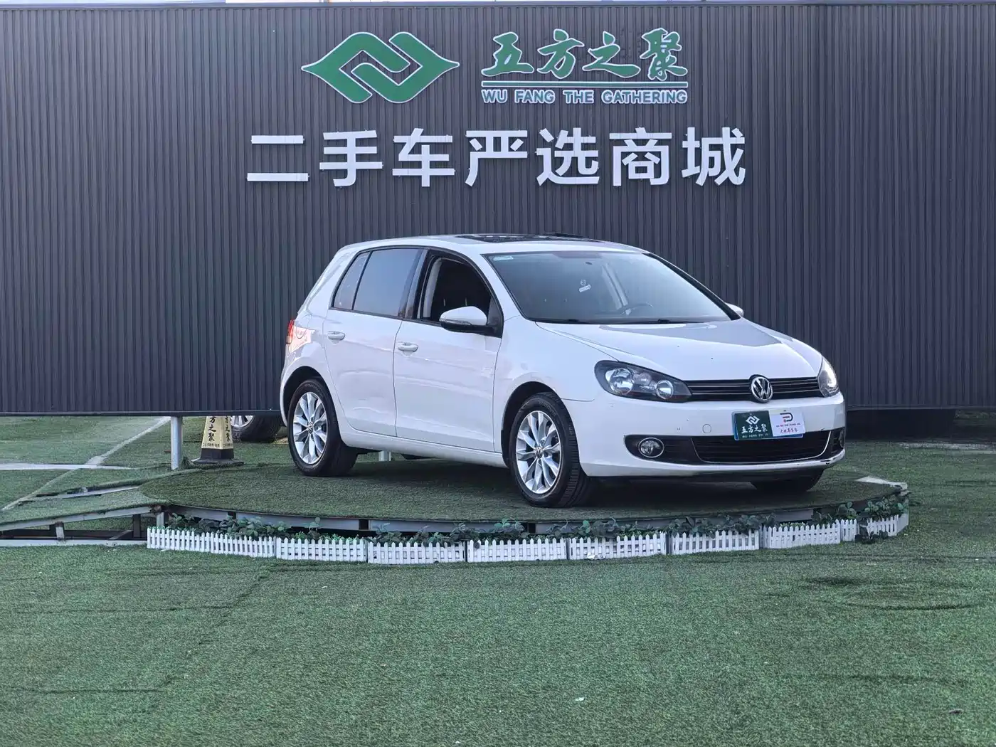 Volkswagen Golf 2014 1.6L Automatic Comfort фото 3