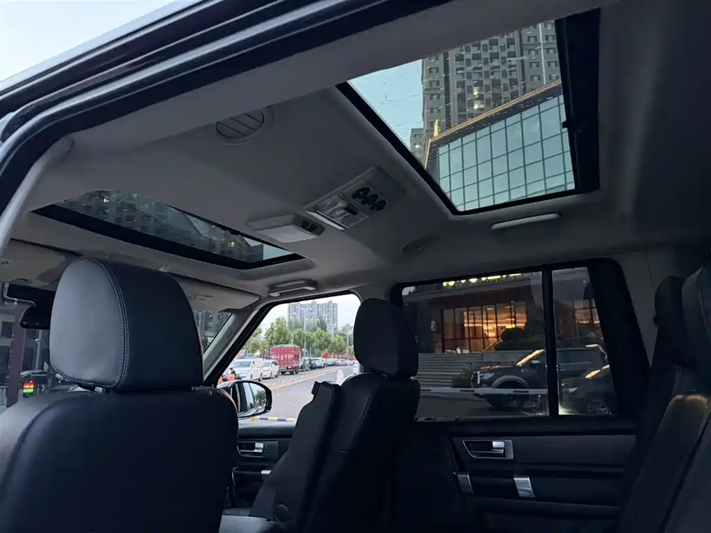 Land Rover Discovery 2016 3.0 SC Gloss Black Collector's Edition HSE фото 14