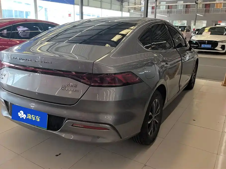 BYD Qin PLUS 2024 Glory Edition DM-i 55KM Leading фото 3