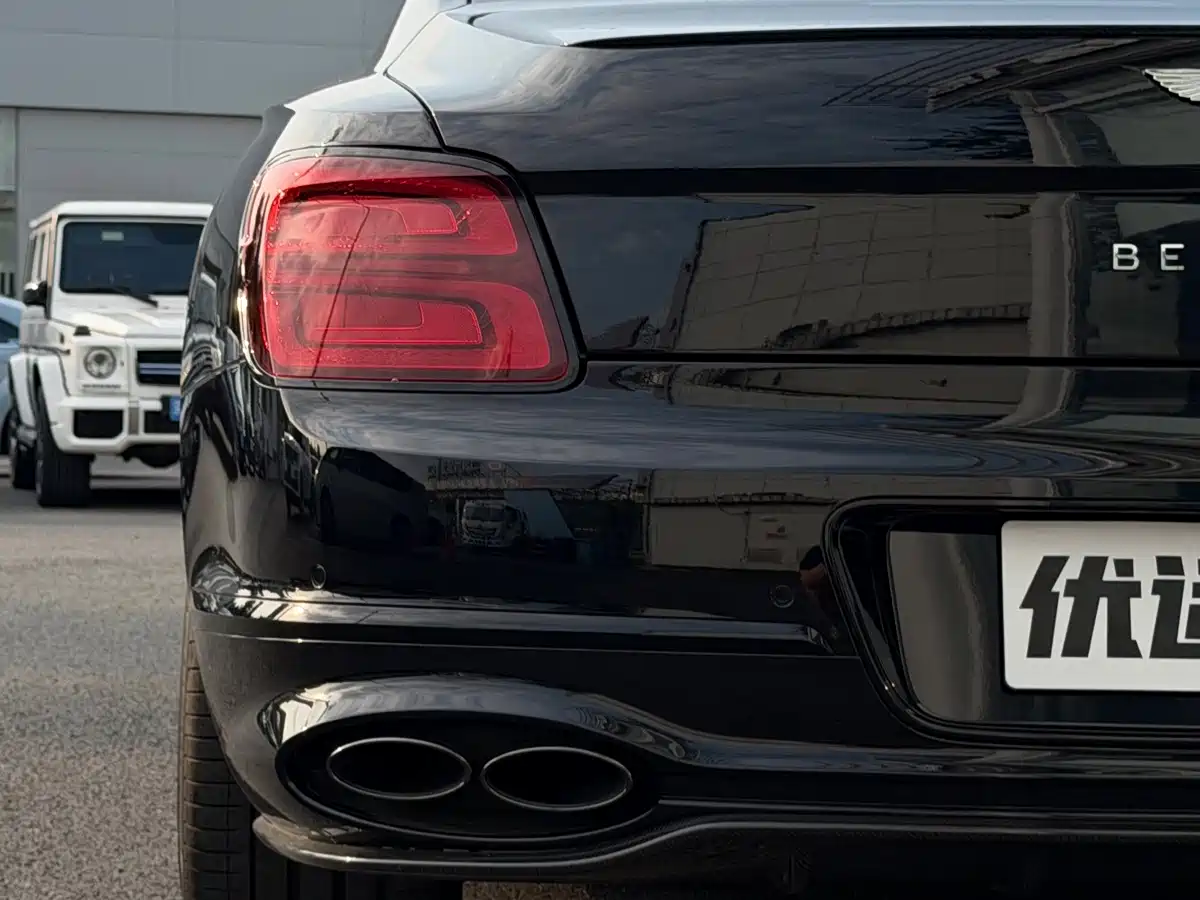 Фото 13 - Bentley Flying Spur