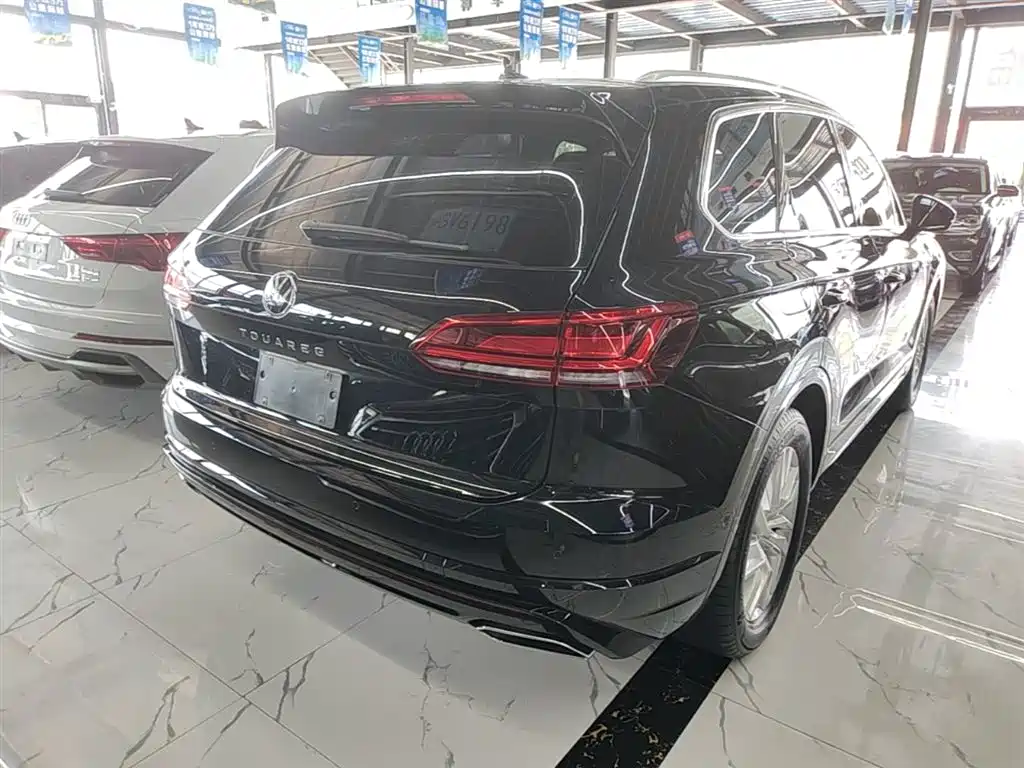 VOLKSWAGEN TOUAREG