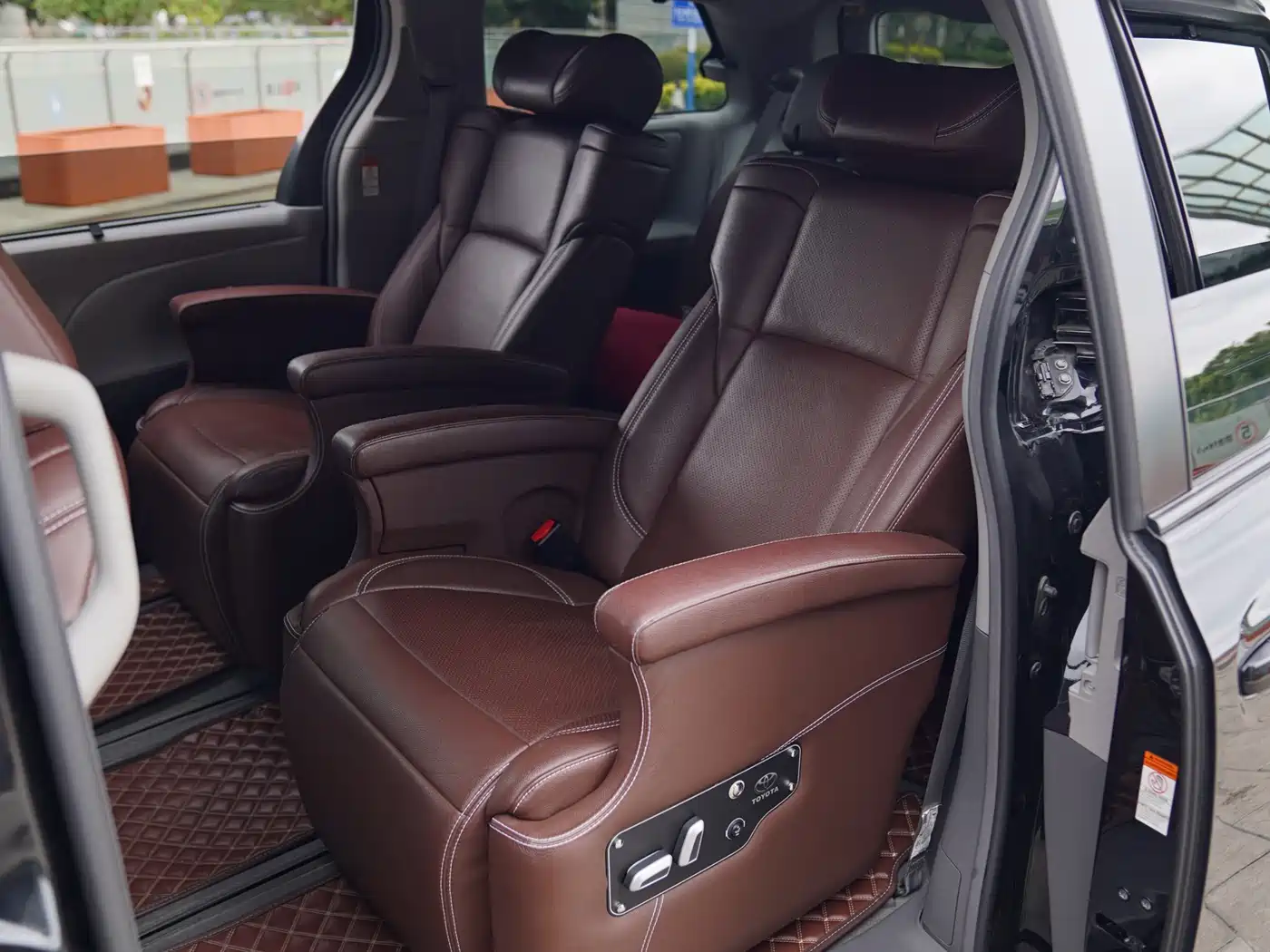 Toyota Sienna 2015 3.5L 4WD L фото 12
