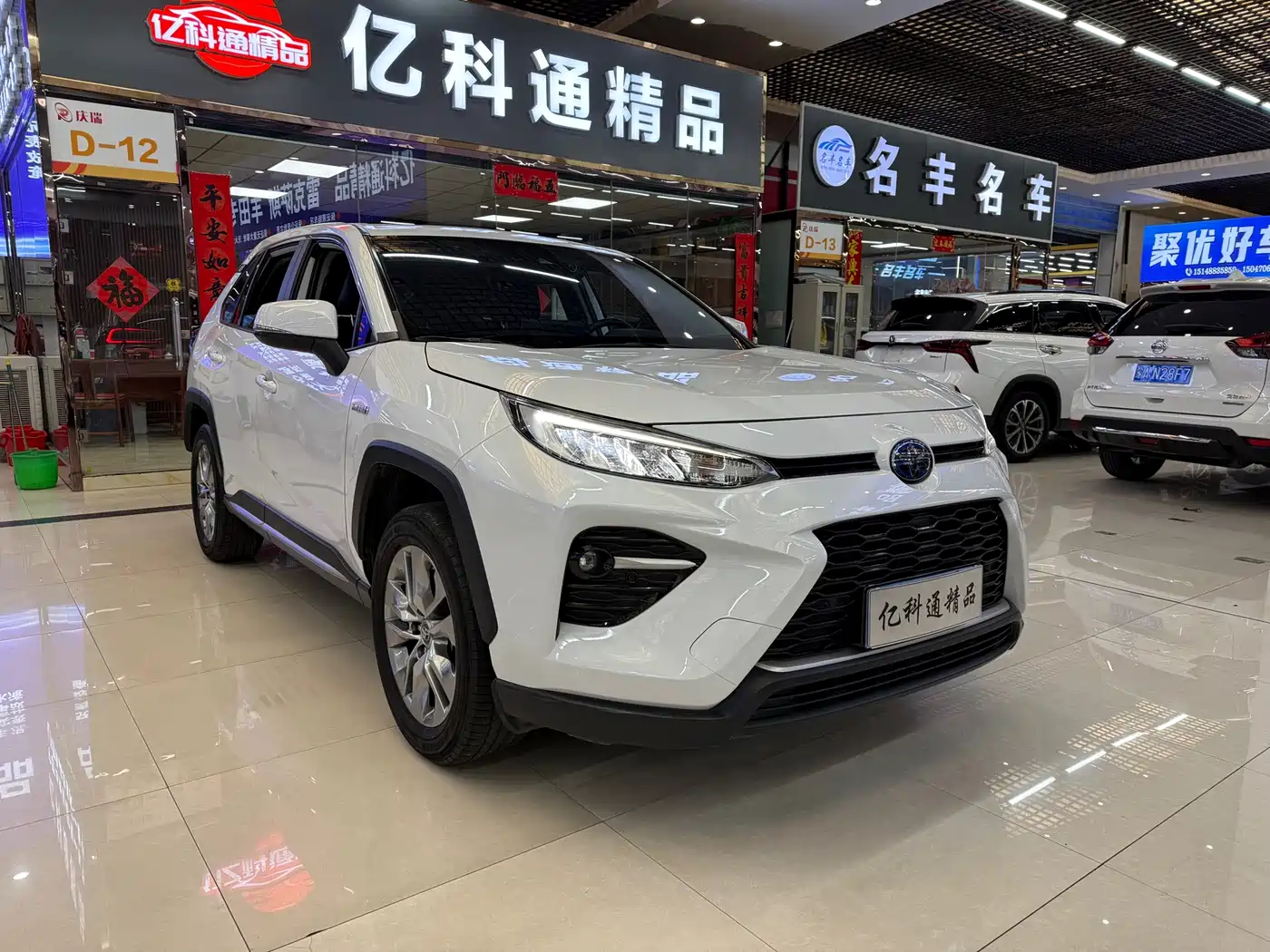 Toyota Wildlander 2021 Hybrid 2.5L E-CVT AWD Luxury Edition фото 3