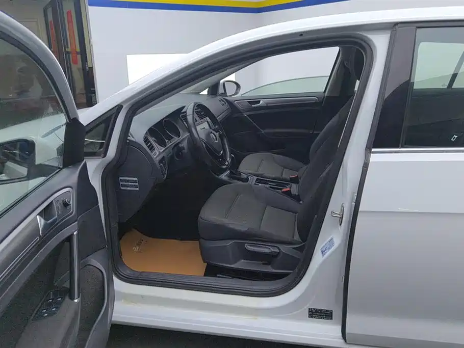 Volkswagen Golf 2016 230TSI Automatic Comfort фото 9