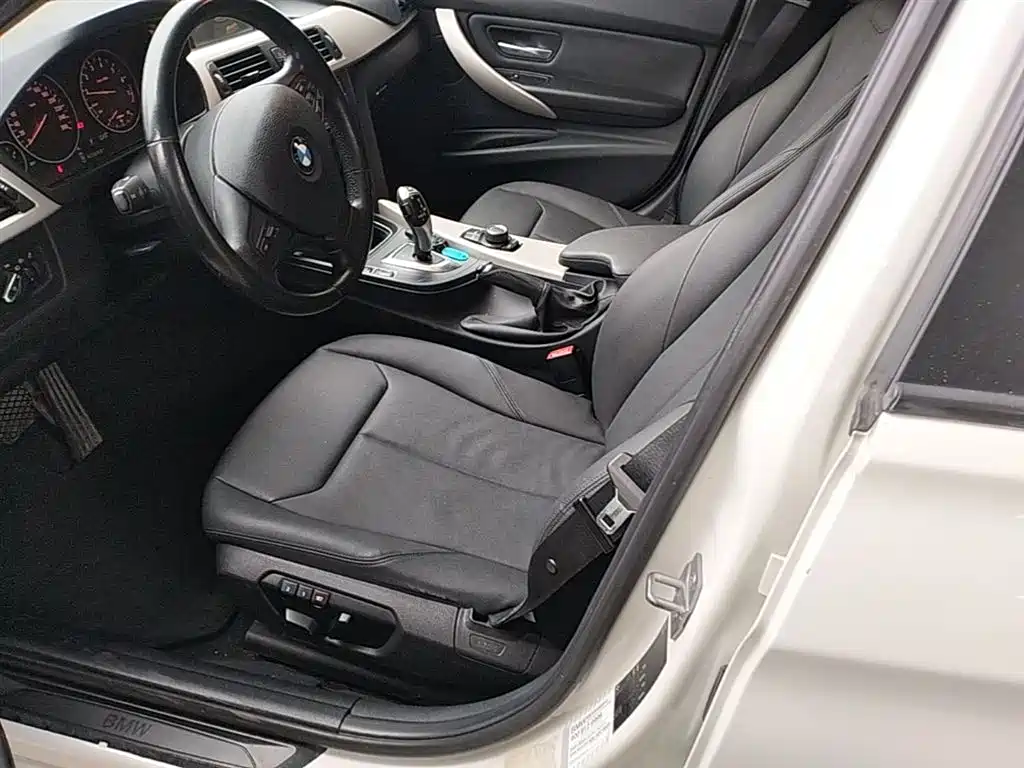 BMW 3 Series 2015 316i Progressive фото 11