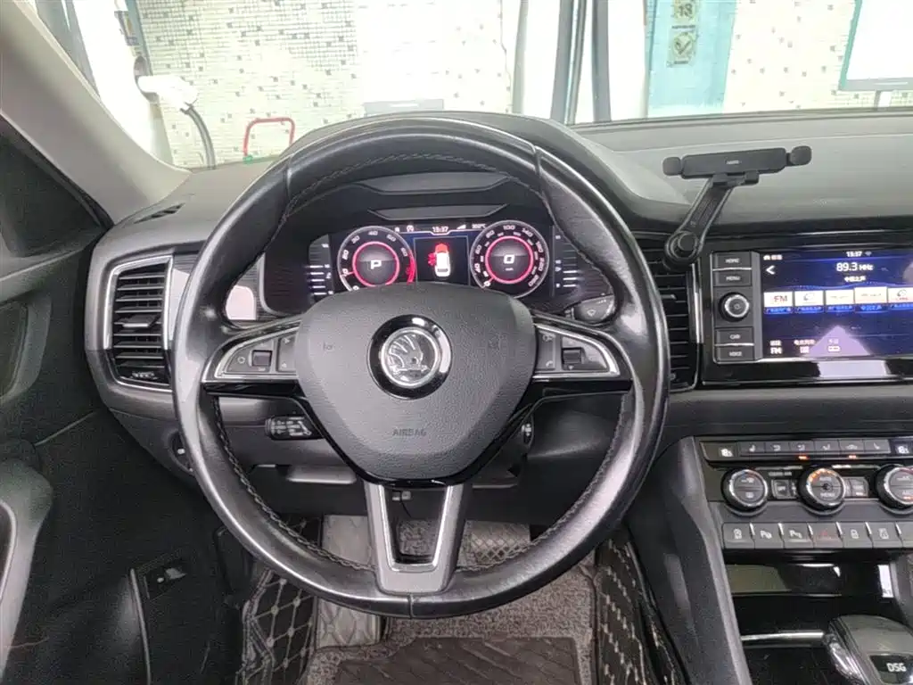Škoda Kodiaq 2017 TSI330 7-seater 2WD Luxury Edition фото 17