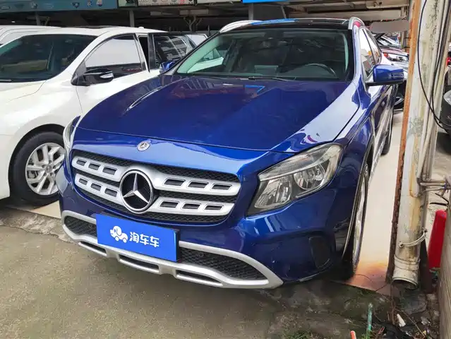 MERCEDES-BENZ GLA