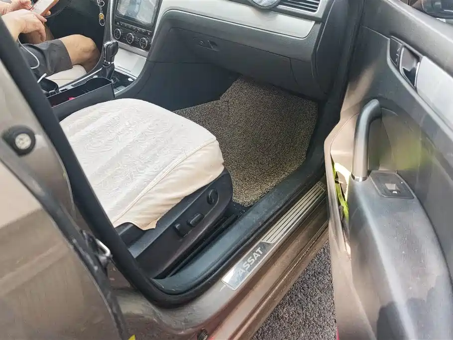 Volkswagen Passat 2015 1.8TSI DSG Honor Edition фото 8