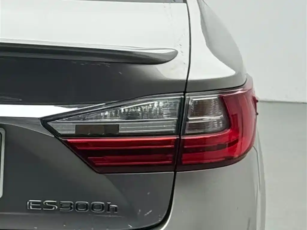 Lexus ES 2015 300h Comfort Edition фото 14