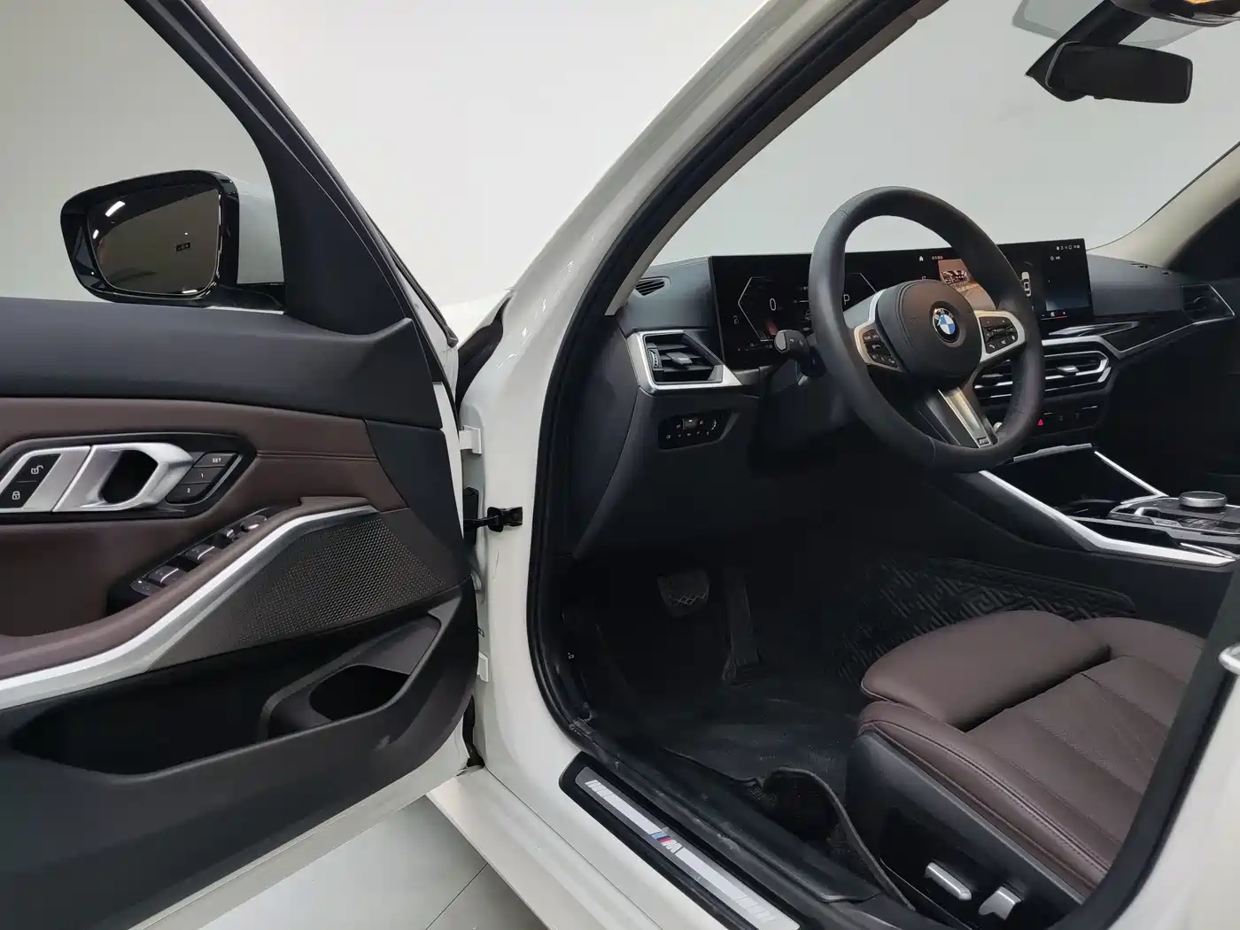 BMW 3 Series 2023 320Li M Sport Package фото 10