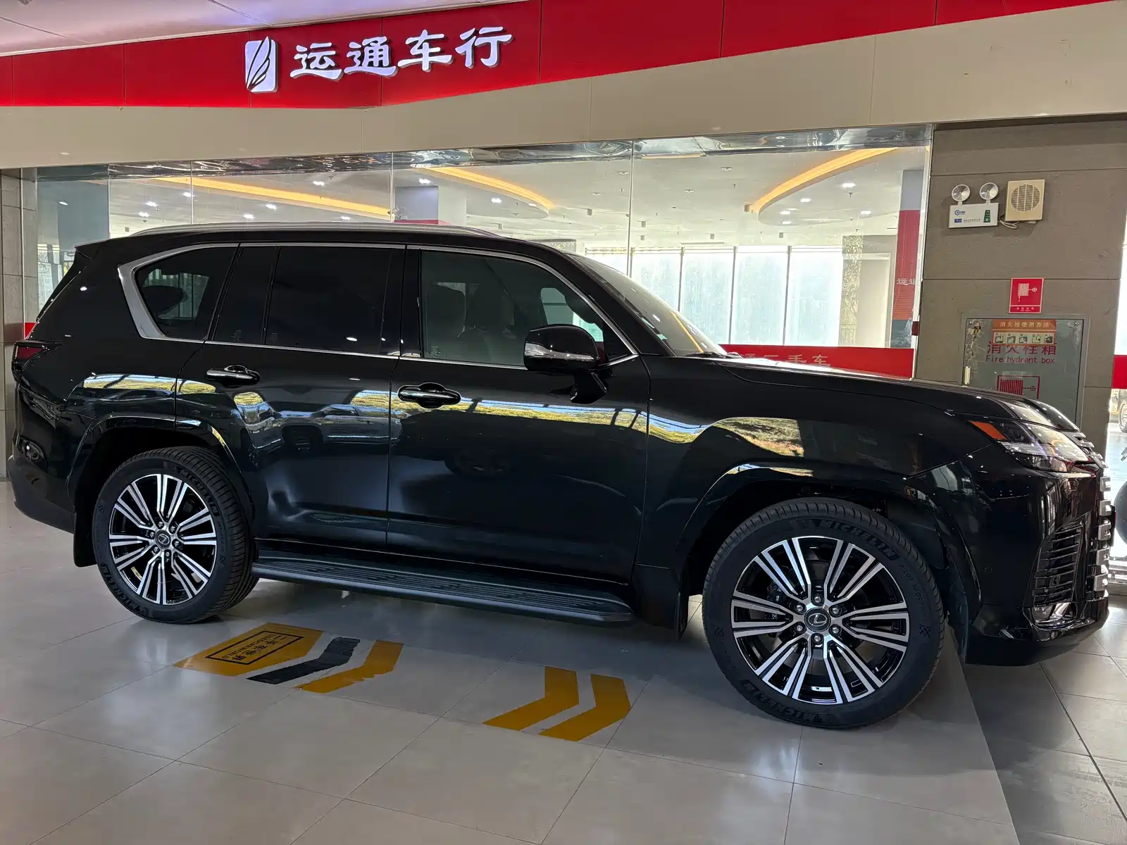 Photo 22 - Lexus LX