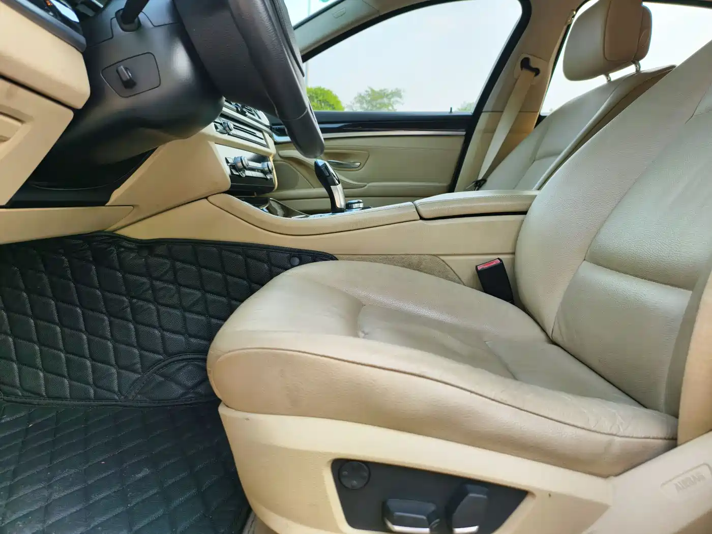 BMW 5 Series 2013 525Li Leadership фото 13