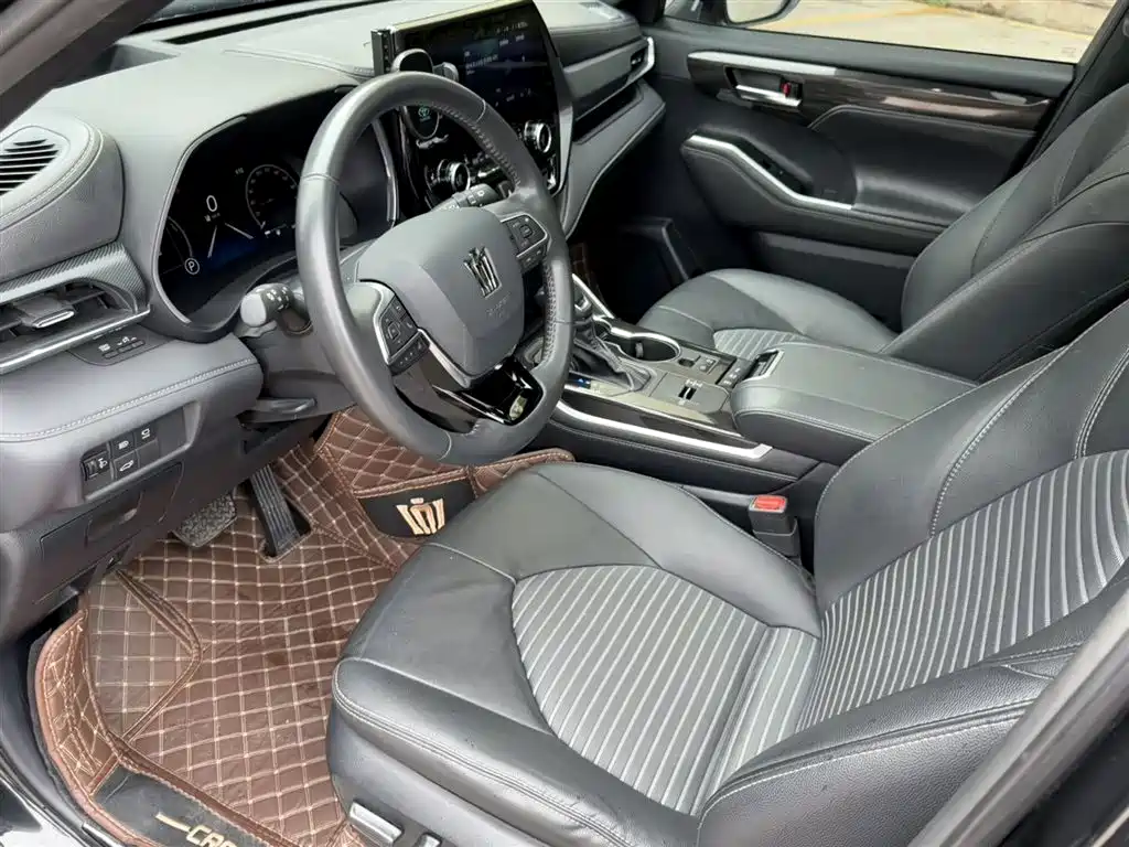 Toyota Crown Kluger 2023 2.5L HEV AWD Premium Edition фото 6