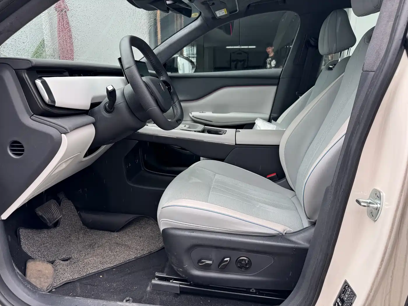 Photo 4 - Voyah Auto Voyah Zhiyin