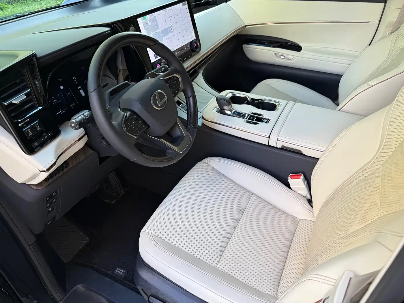 Lexus LM 2025 Model 500h Four-Seater Imperial Edition фото 8