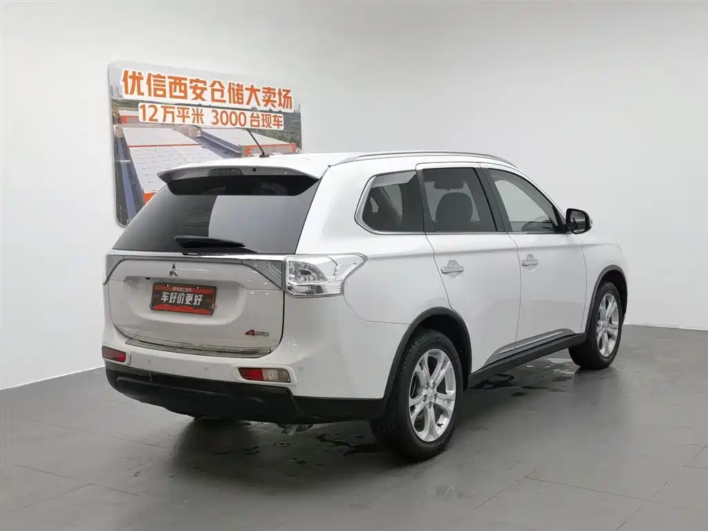 Mitsubishi Outlander (Import) 2014 2.4L 4WD Luxury Value Edition 5-seater фото 2