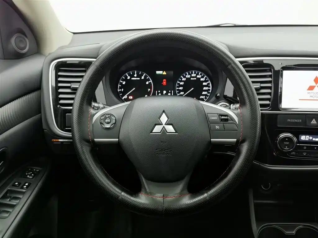 Mitsubishi Outlander (Import) 2014 2.4L 4WD Luxury Value Edition 5-seater фото 11