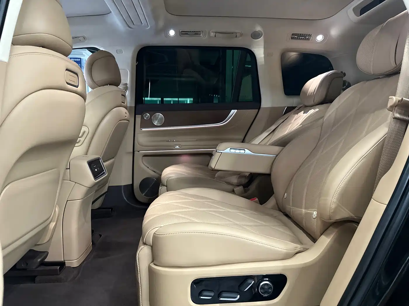 AITO Wenjie AITO M9 2025 Extended Range Ultra 52kWh 6-Seater фото 10