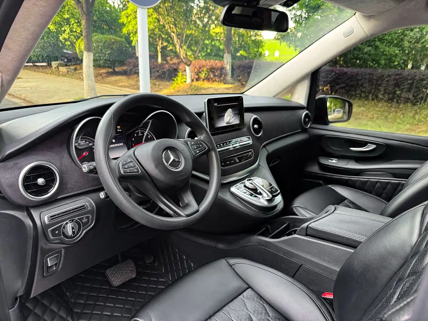 Mercedes-Benz V-Class 2018 V 260 L Premium Long Version China V фото 5