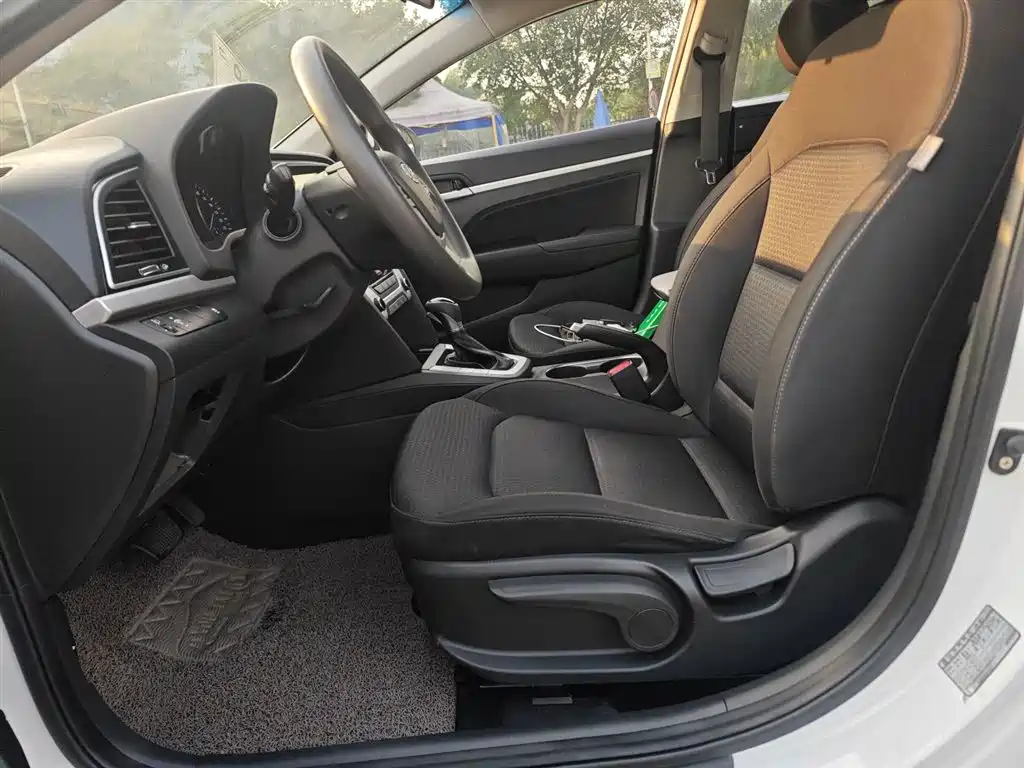 Hyundai Elantra 2016 Model 1.6L Automatic Smart Elite фото 12