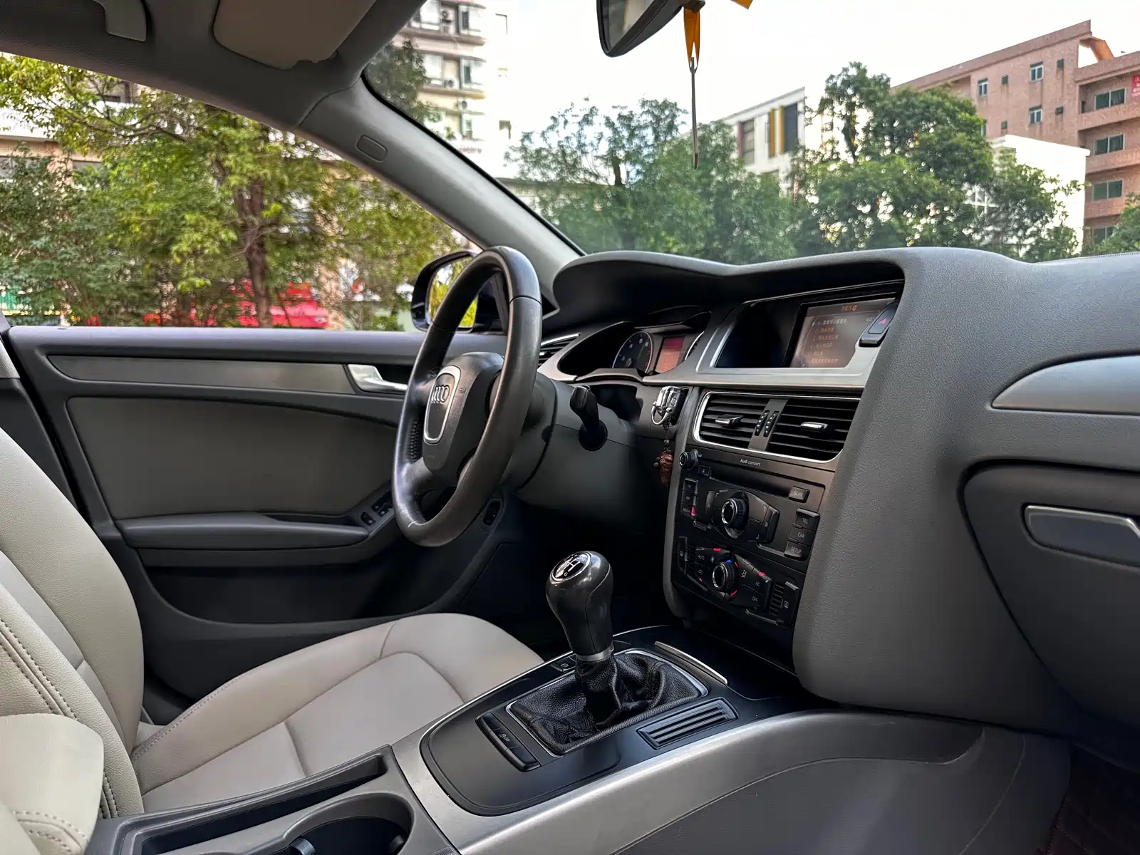 Фото 23 - Audi A4L