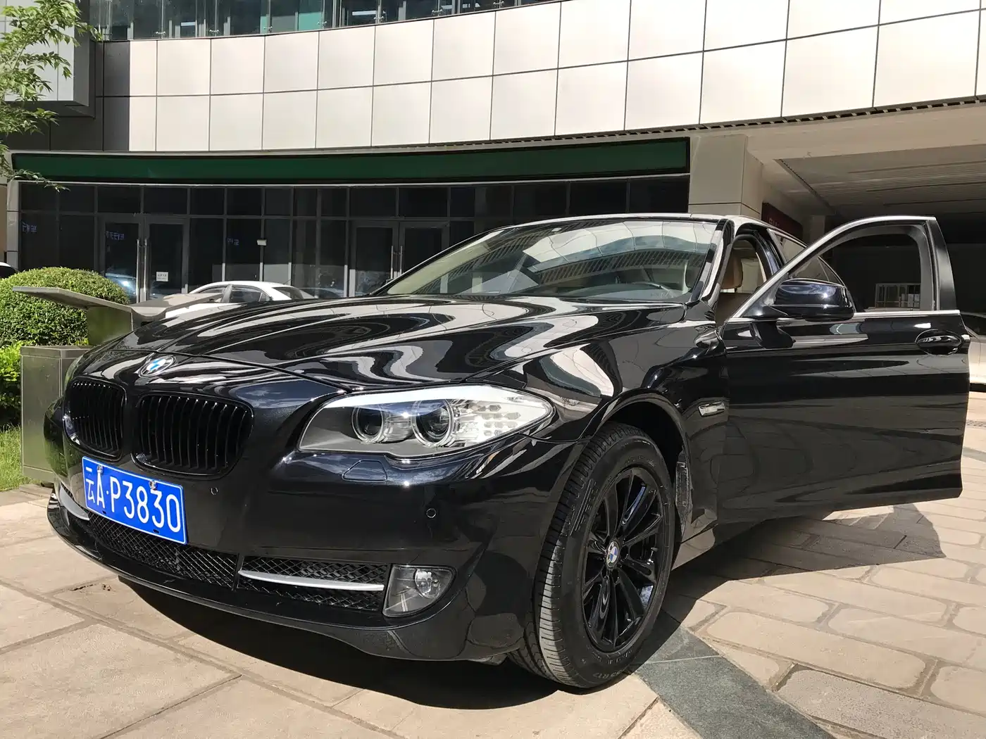 BMW 5 Series 2012 523Li Luxury фото 4