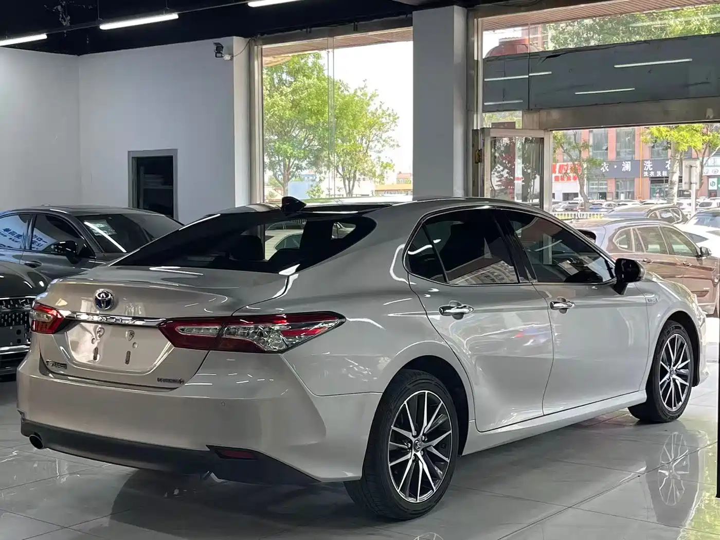 Toyota Camry 2021 Hybrid 2.5HG Luxury Edition фото 6