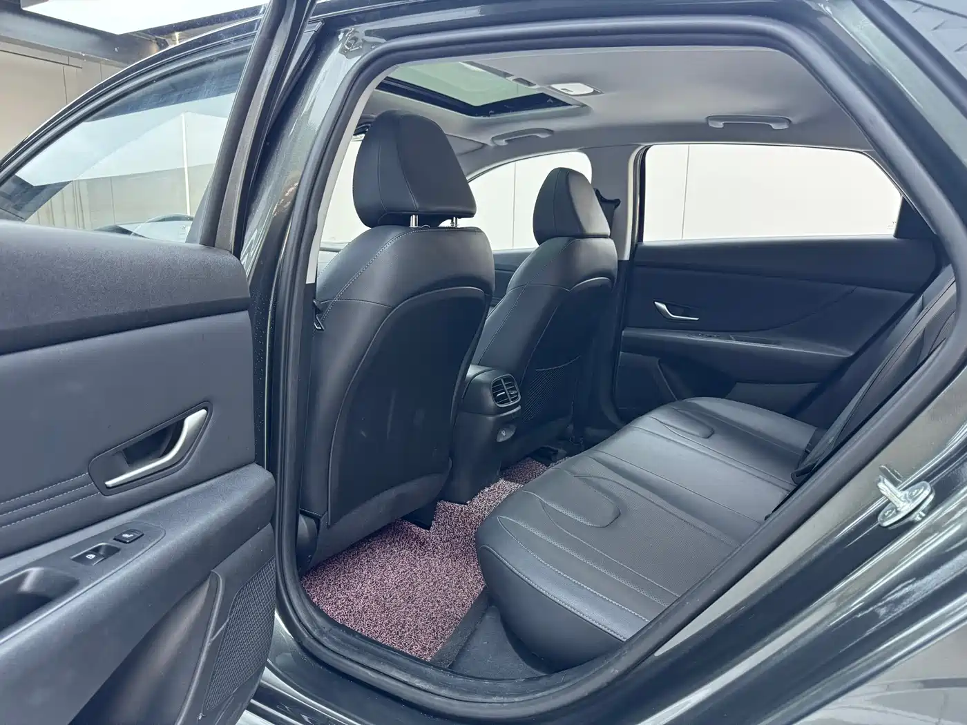 Hyundai Elantra 2023 1.5L CVT TOP Flagship Edition фото 8