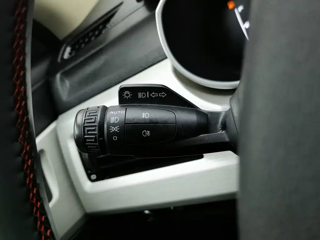 Фото 21 - Geely Boyue