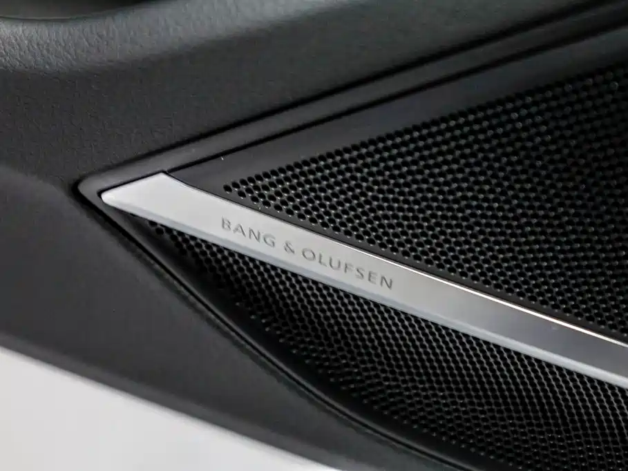 Фото 24 - Audi A8
